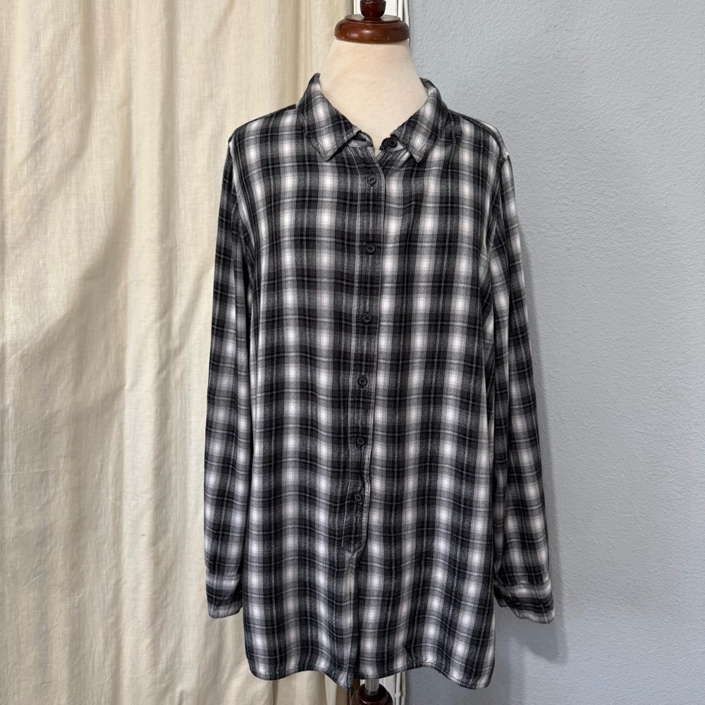 Lane Bryant Shirt Plus Sz 22/24‎ LS Black Plaid Shacket Pockets Roll Tab Sleeve